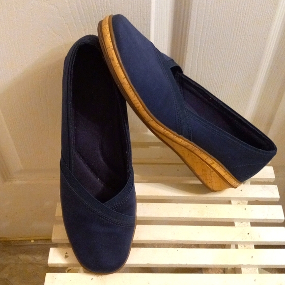 navy blue grasshopper shoes